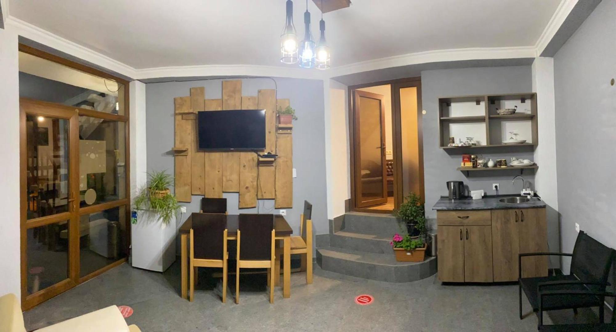 Guest House Nikala Mestia Luaran gambar