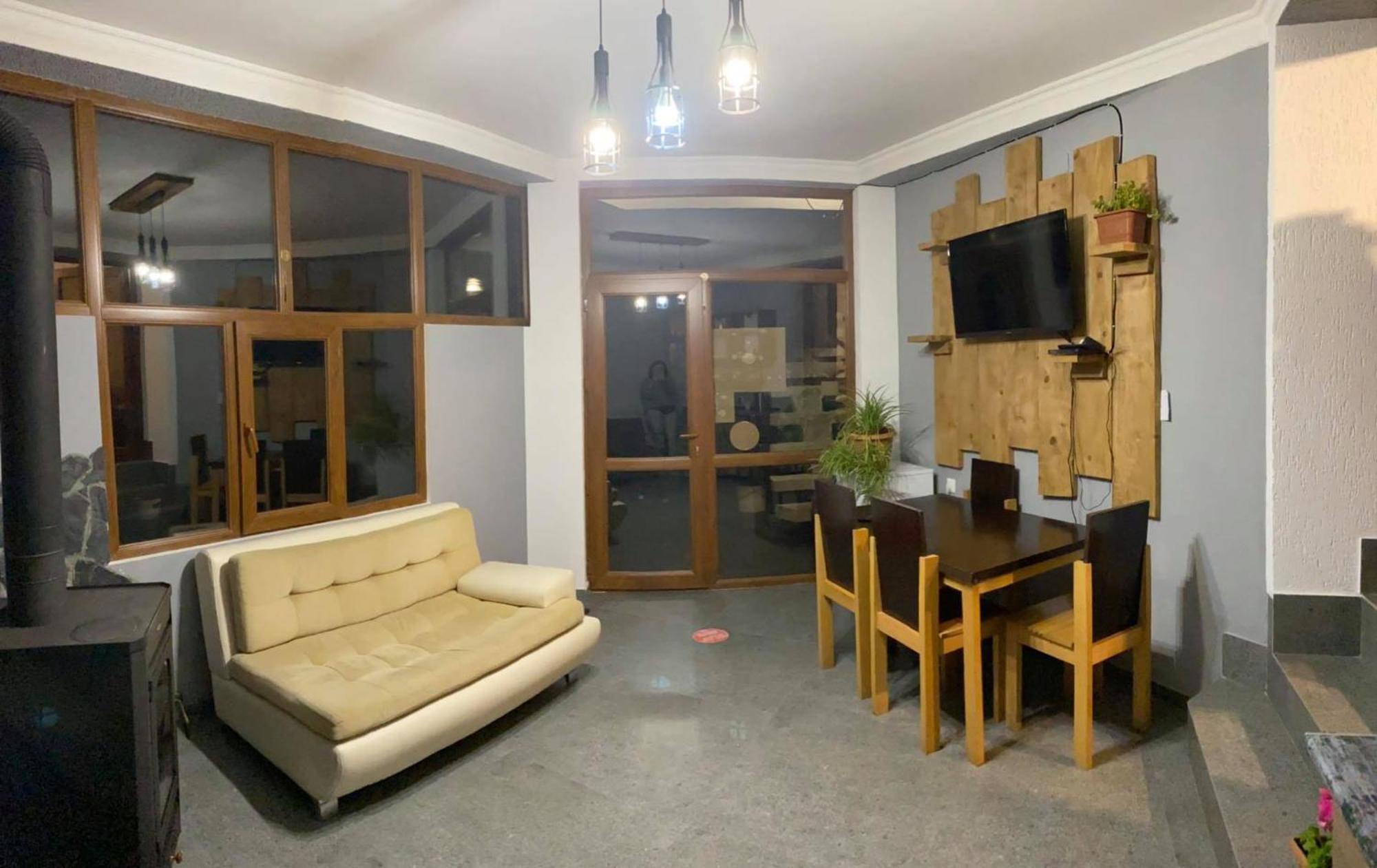 Guest House Nikala Mestia Luaran gambar