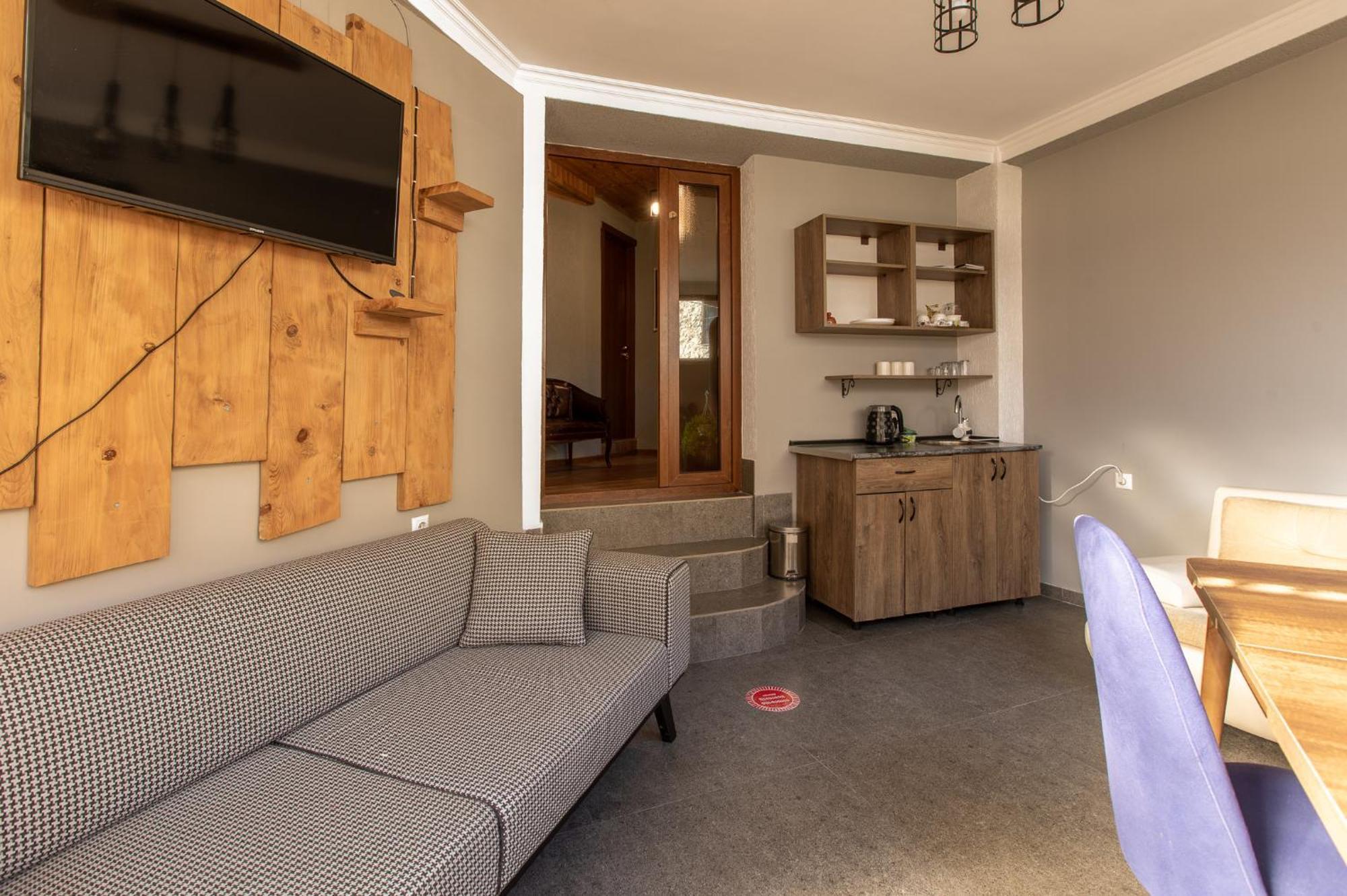 Guest House Nikala Mestia Luaran gambar