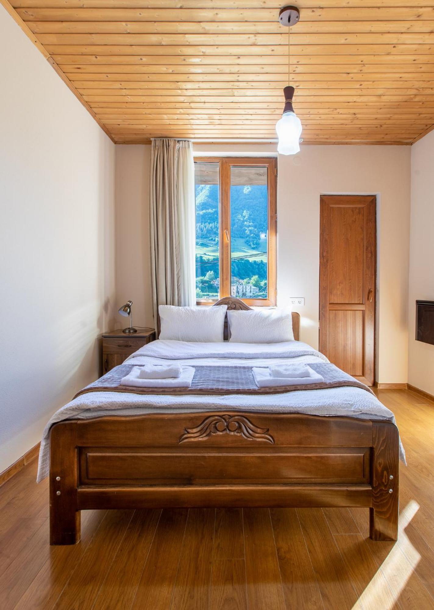 Guest House Nikala Mestia Luaran gambar