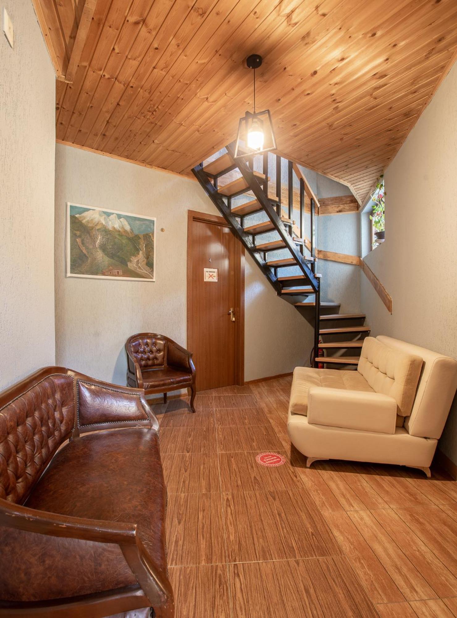 Guest House Nikala Mestia Luaran gambar