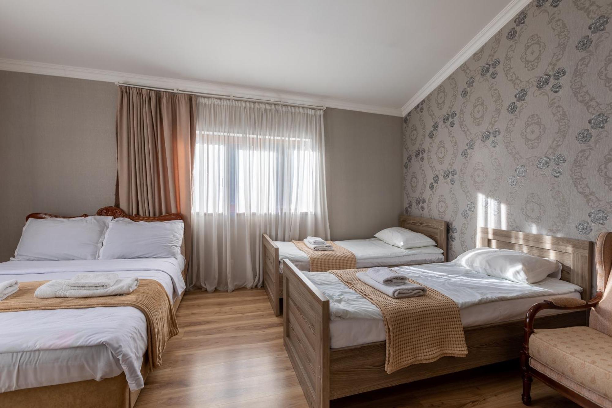 Guest House Nikala Mestia Luaran gambar