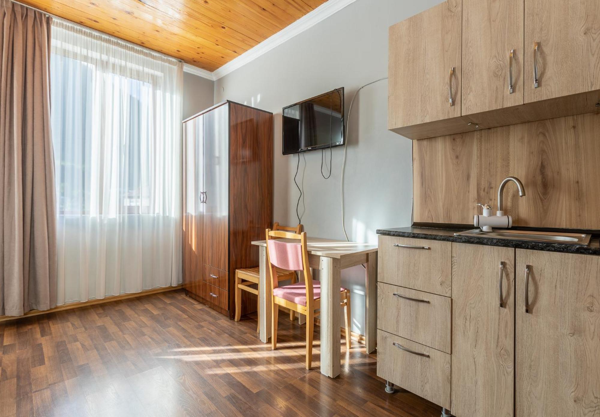 Guest House Nikala Mestia Luaran gambar