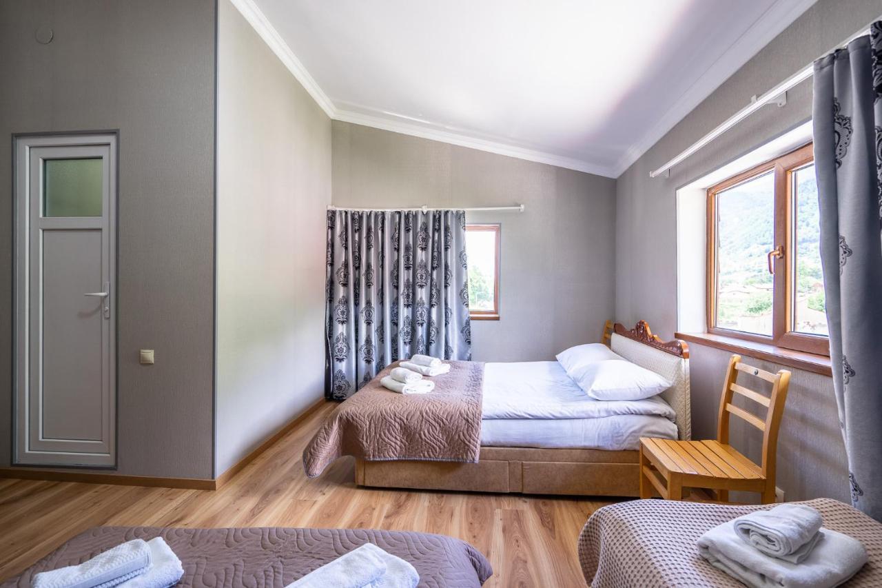 Guest House Nikala Mestia Luaran gambar